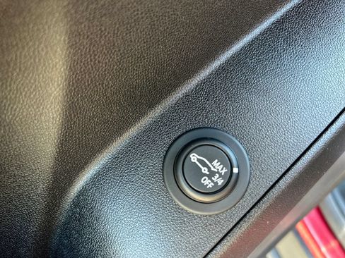 Used 2019 Chevrolet Equinox LT FWD image 20