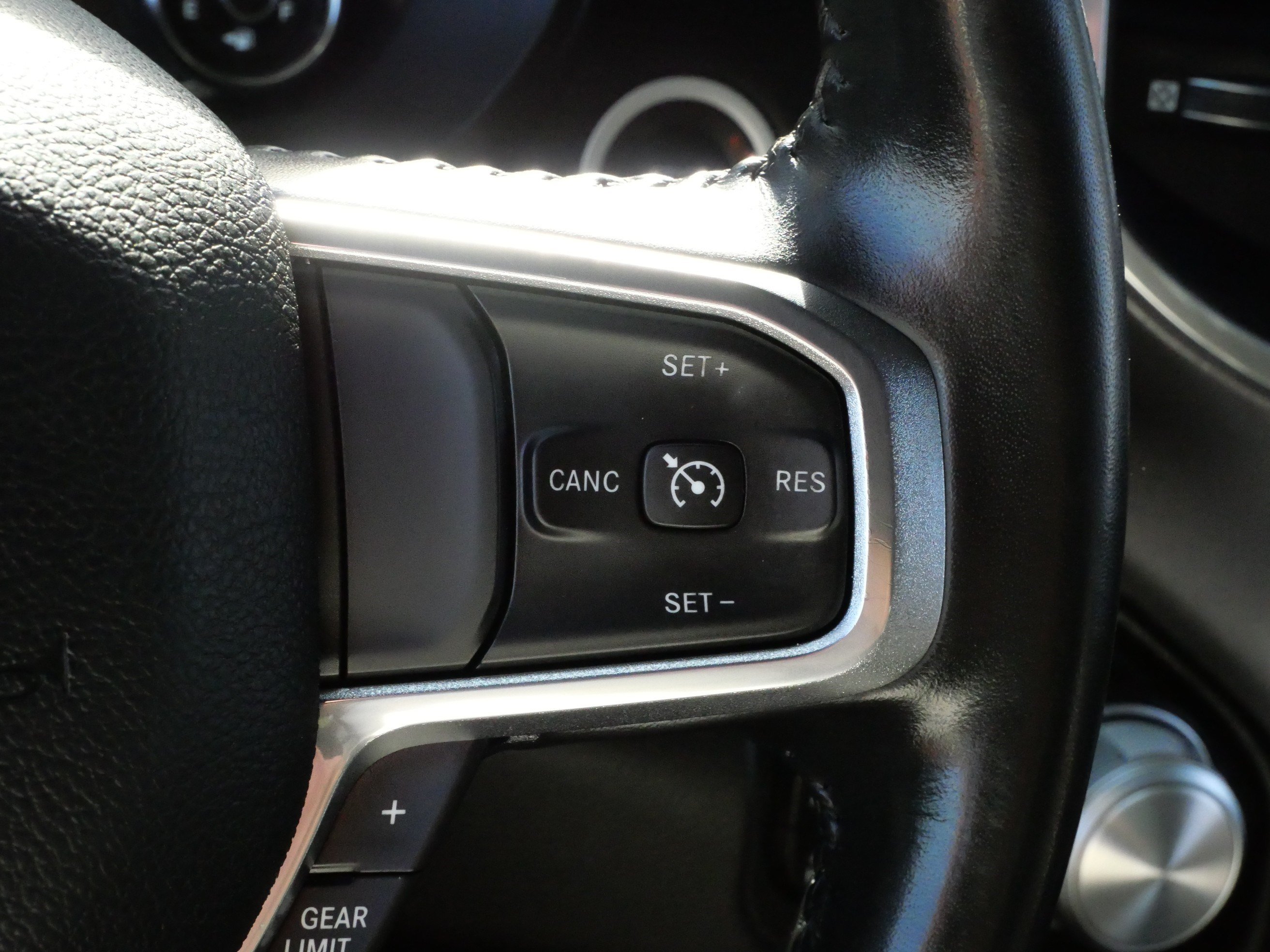Used 2023 RAM 1500 Laramie AWD/4WD image 25