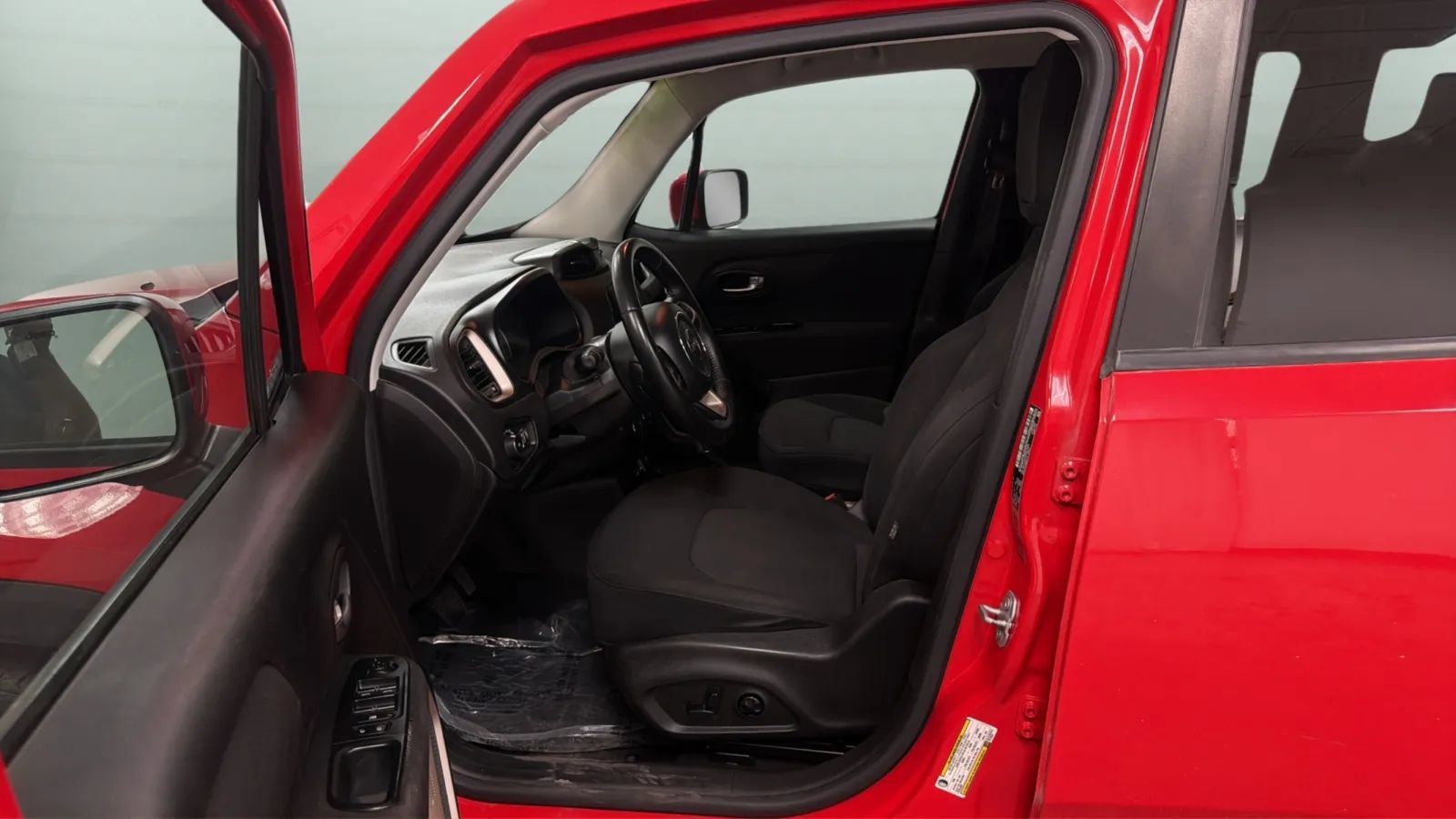 Used 2015 Jeep Renegade Latitude w/ Popular Equipment Group FWD image 21