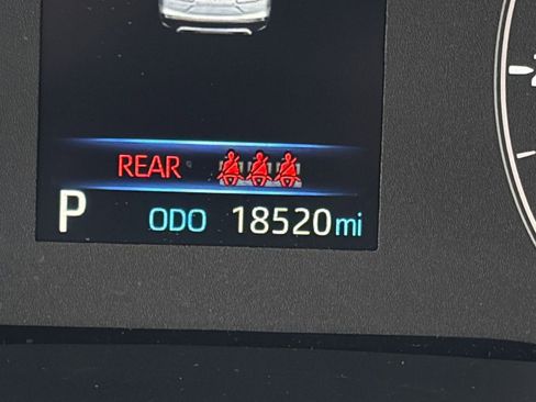 Used 2025 Toyota Corolla Cross LE image 34