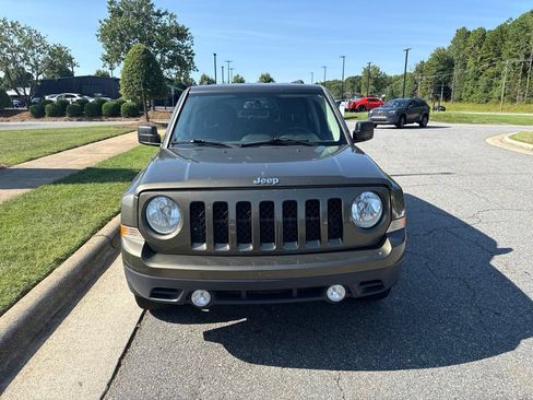 Used 2016 Jeep Patriot Latitude AWD/4WD image 7