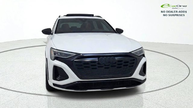 Used 2024 Audi Q8 e-tron Premium AWD/4WD image 2