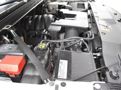 Used 2018 Chevrolet Suburban LT image 13