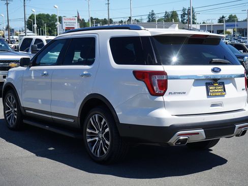 Used 2017 Ford Explorer Platinum AWD/4WD image 3
