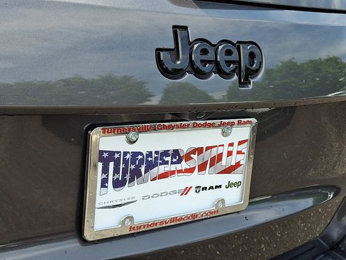 Used 2021 Jeep Grand Cherokee Laredo X AWD/4WD image 17