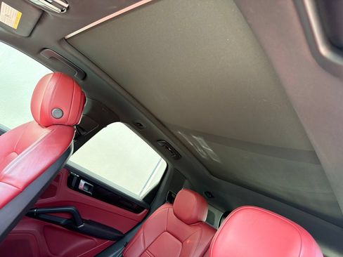 Used 2023 Porsche Cayenne w/ Premium Package AWD/4WD image 6