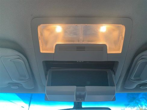 Used 2017 Toyota Camry SE image 33