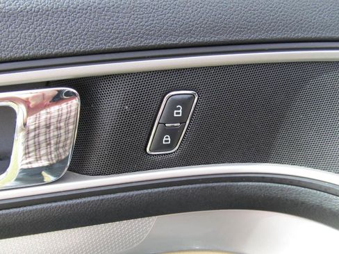 Used 2017 Ford Explorer XLT w/ Equipment Group 202A image 26