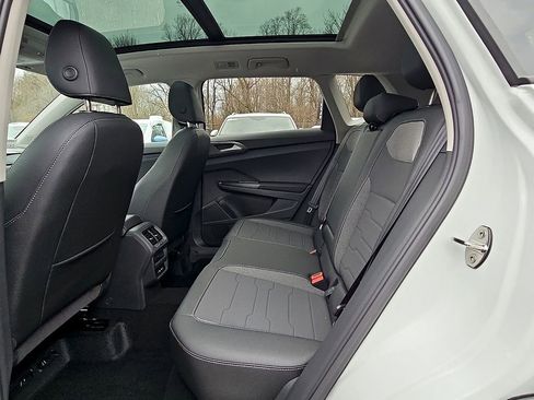 New 2026 Volkswagen Taos SE FWD image 9