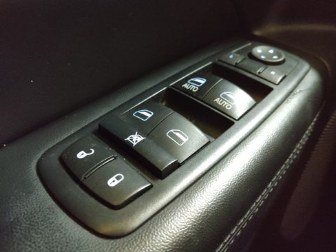 Used 2017 Jeep Grand Cherokee Altitude AWD/4WD image 27