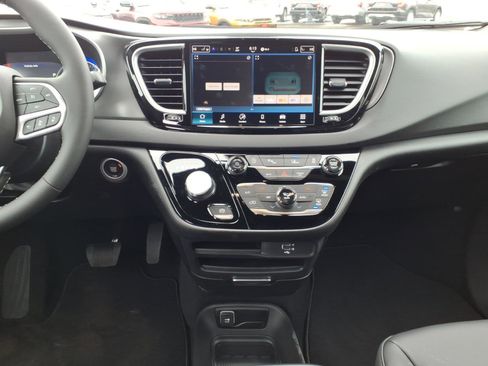 New 2026 Chrysler Voyager LX FWD image 10
