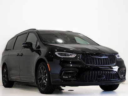 New 2026 Chrysler Pacifica Select