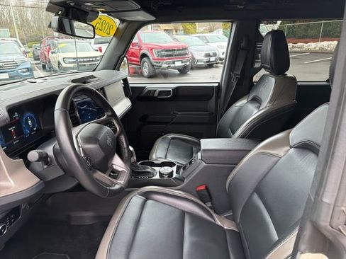 Used 2025 Ford Bronco Outer Banks image 18