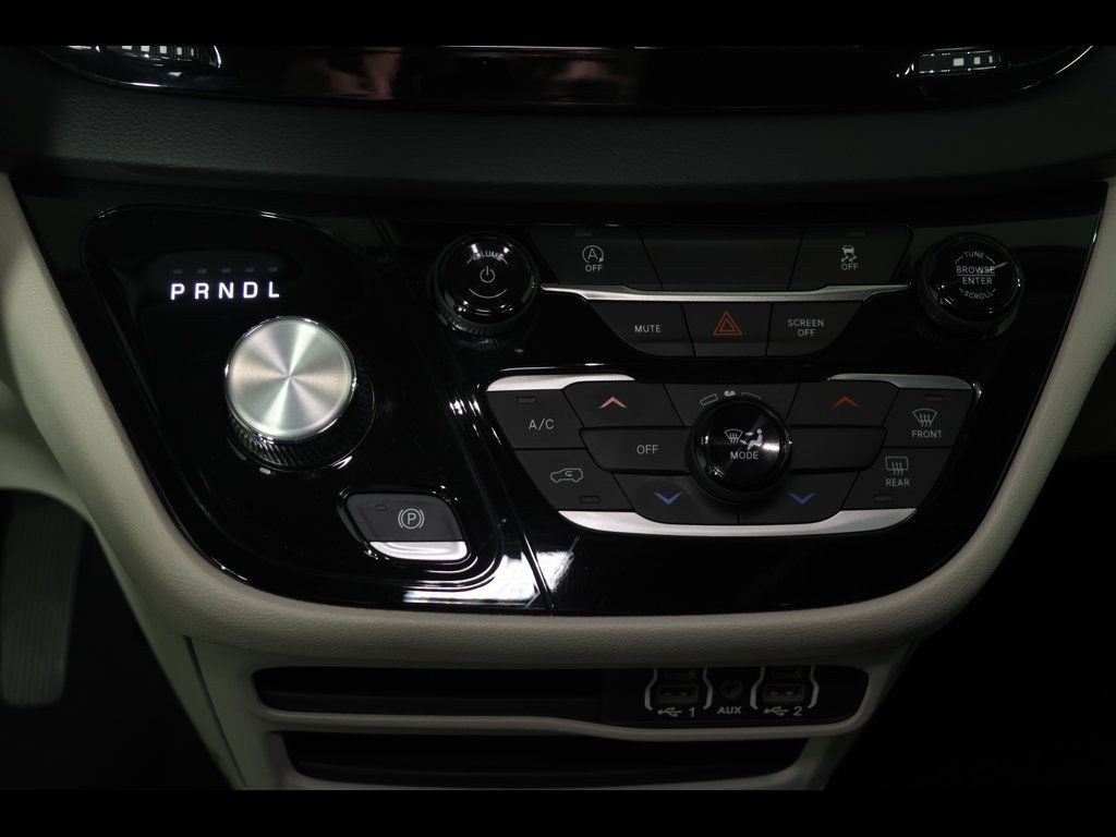 Used 2023 Chrysler Voyager LX FWD image 26
