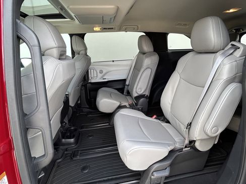 Used 2025 Toyota Sienna XLE w/ XLE Plus Package AWD/4WD image 12