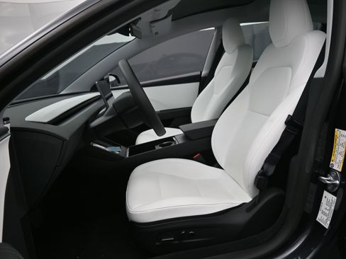 Used 2025 Tesla Model 3 Long Range image 17