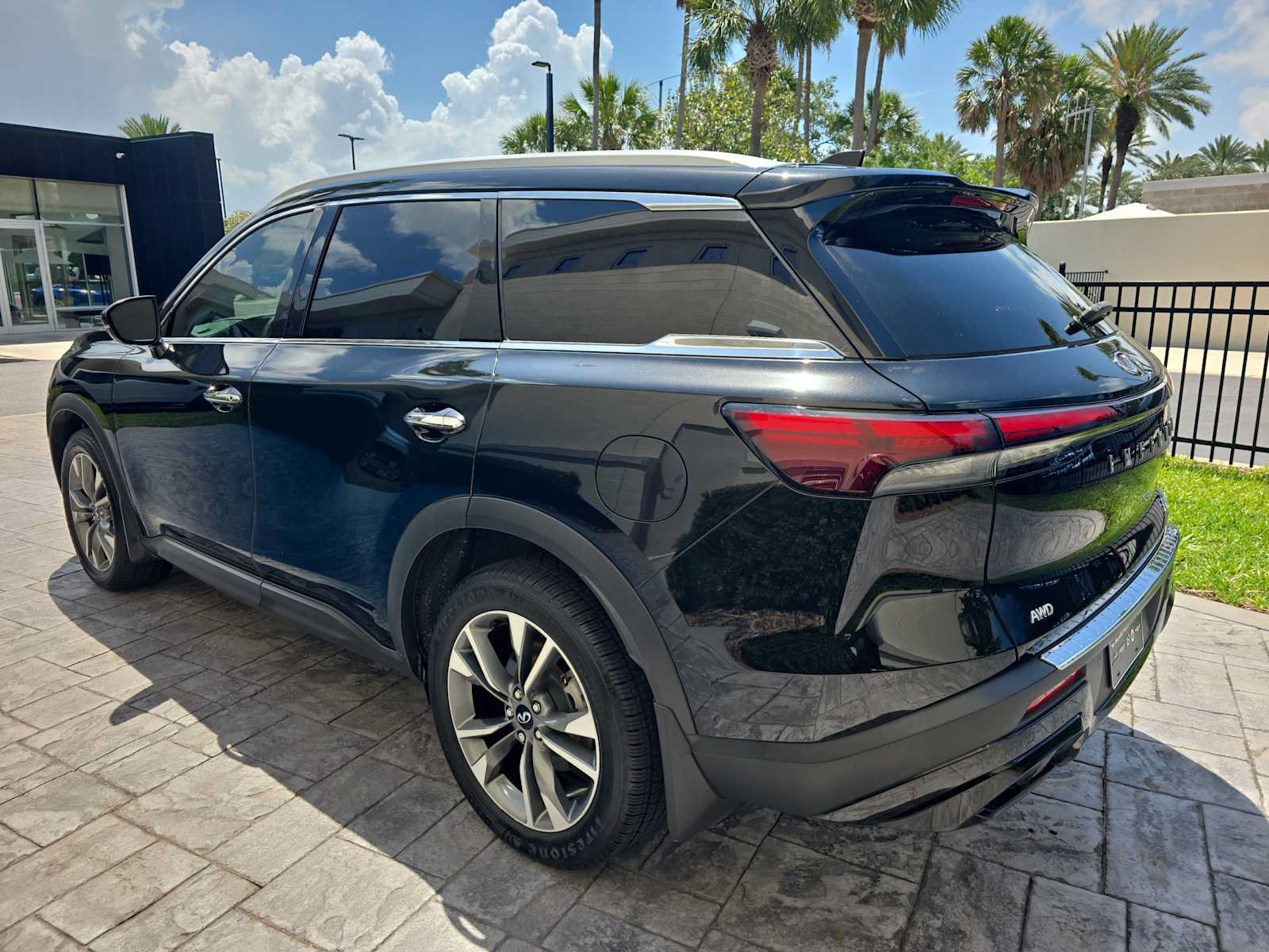 Used 2023 INFINITI QX60 Luxe w/ Cargo Package AWD/4WD image 7