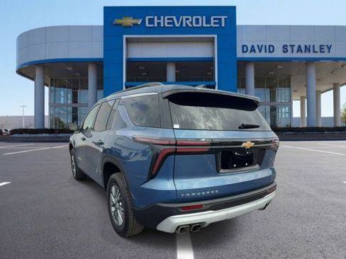 Used 2024 Chevrolet Traverse LT FWD image 6