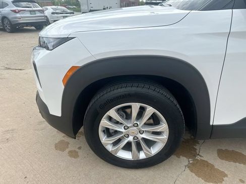 Used 2023 Chevrolet TrailBlazer LS AWD/4WD image 35