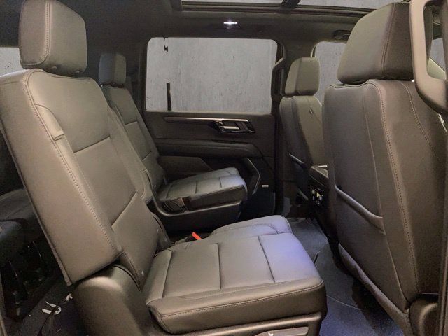 New 2026 Chevrolet Suburban Z71 w/ Z71 Off-Road Package AWD/4WD image 24