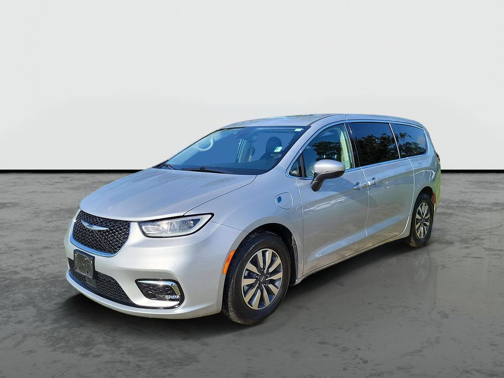 Used 2023 Chrysler Pacifica Touring-L FWD image 5