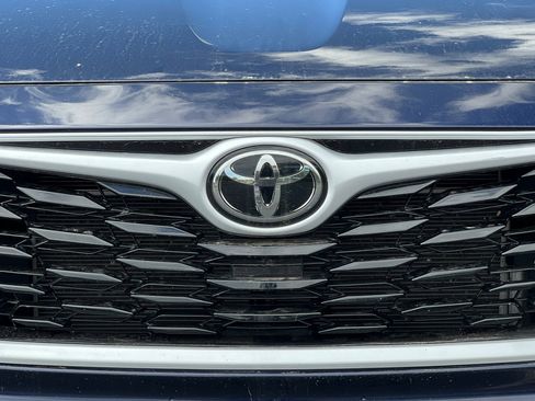 Used 2024 Toyota Highlander XLE image 46