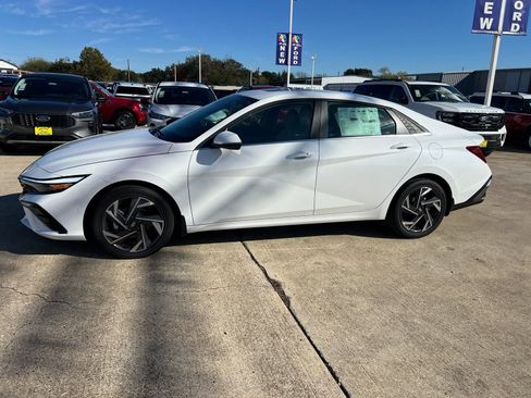 New 2026 Hyundai Elantra Limited FWD image 6