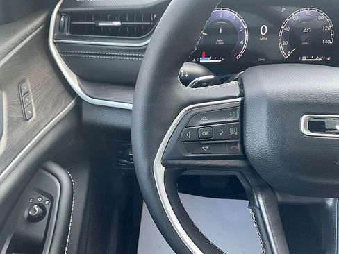 New 2025 Jeep Grand Cherokee Limited image 30