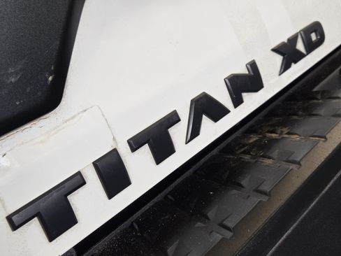 Used 2023 Nissan Titan PRO-4X w/ Pro-4x Convenience Package AWD/4WD image 13