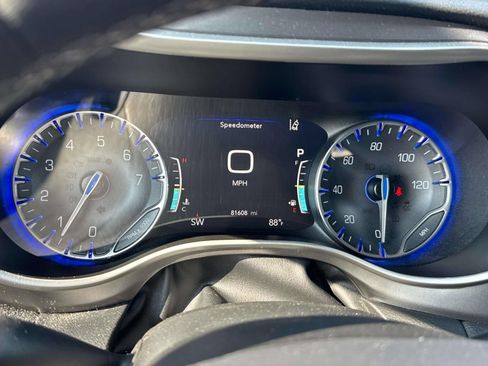 Used 2023 Chrysler Pacifica Touring-L FWD image 19