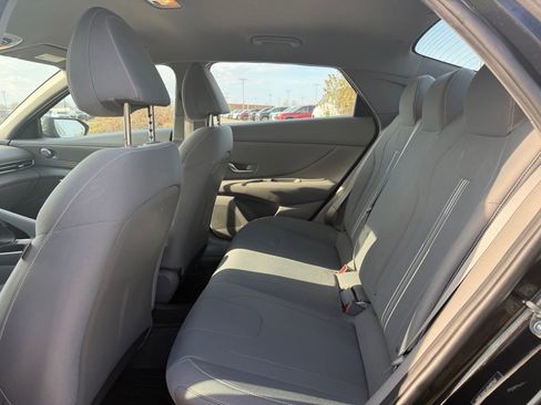 Used 2023 Hyundai Elantra SEL w/ Convenience Package image 5