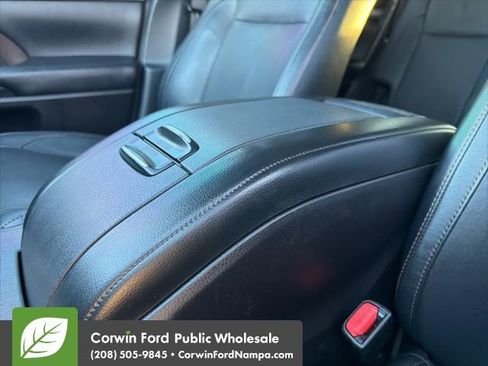 Used 2018 Toyota Highlander XLE w/ Carpet Mat Package (TMS) image 22