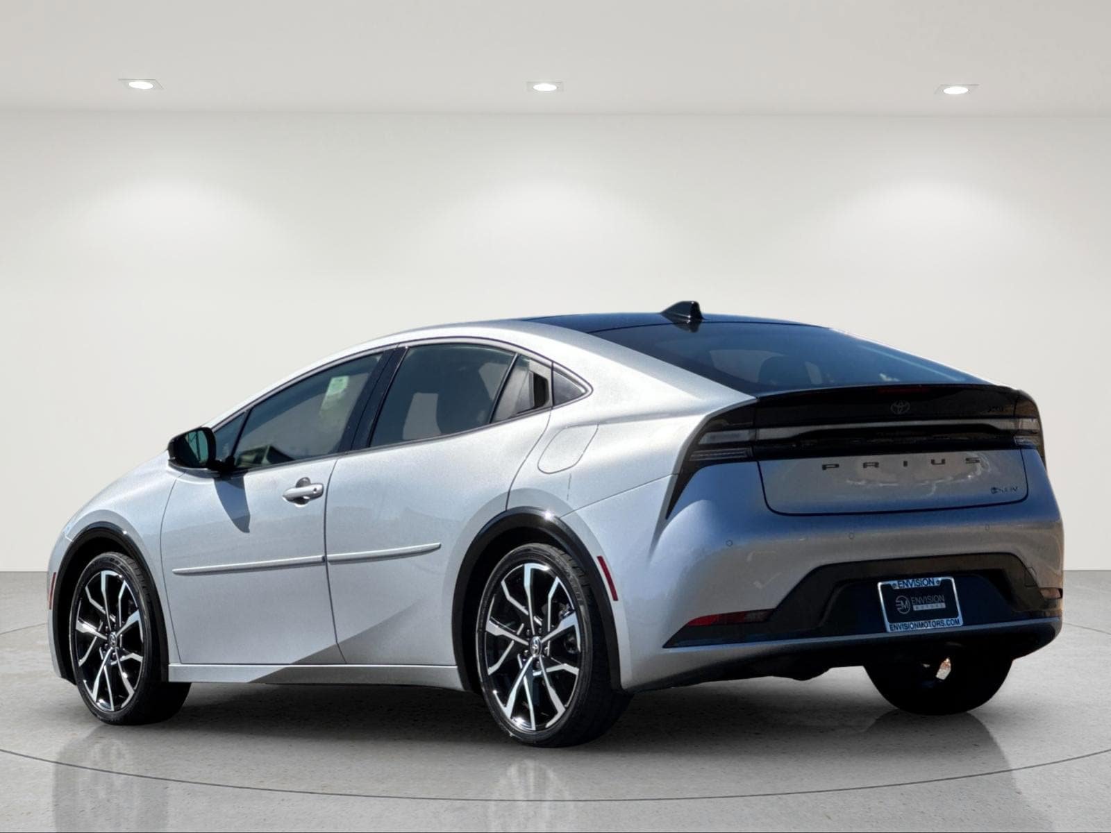 Used 2025 Toyota Prius Plug-In Hybrid FWD image 4