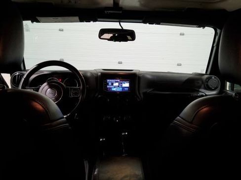 Used 2015 Jeep Wrangler Unlimited Sahara AWD/4WD image 26