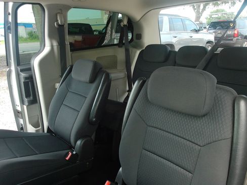 Used 2010 Dodge Grand Caravan SXT FWD image 27