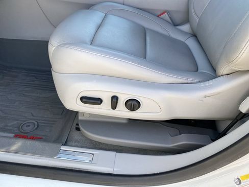Used 2019 GMC Acadia SLT w/ LPO, Floor Liner Package FWD image 12