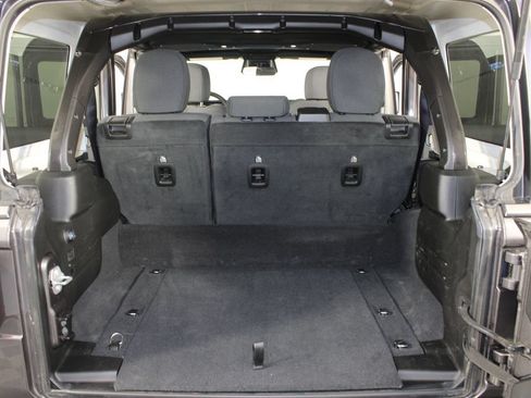 Used 2025 Jeep Wrangler Unlimited Sahara AWD/4WD image 17