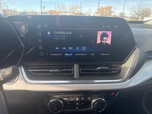 Certified 2025 Chevrolet Trax LT image 11