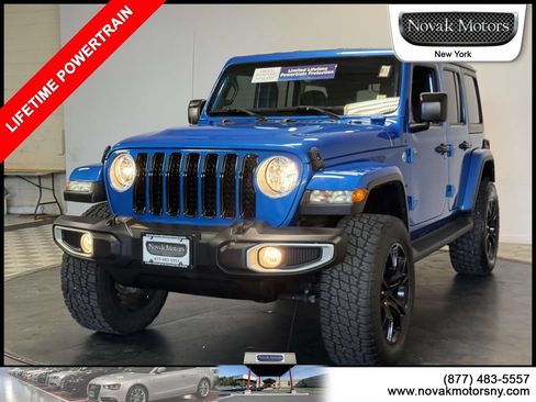 Used 2022 Jeep Wrangler Unlimited Sahara w/ Dual Top Group AWD/4WD image 4