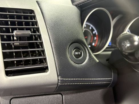 Used 2010 Mitsubishi Outlander XLS AWD/4WD image 18