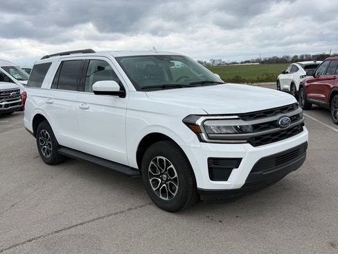 Used 2024 Ford Expedition XLT image 2