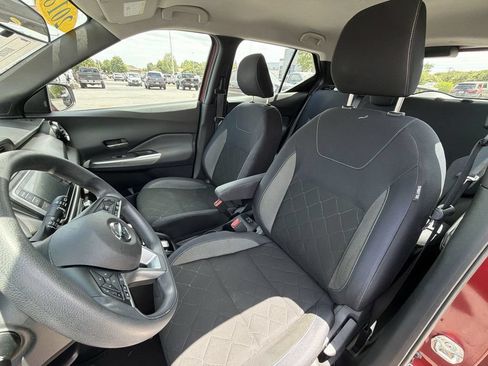 Used 2018 Nissan Kicks SV FWD image 11