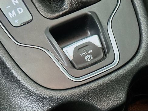 Used 2022 Jeep Cherokee Latitude AWD/4WD image 21