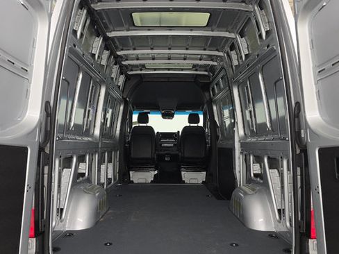 Used 2023 Mercedes-Benz Sprinter 2500 image 8
