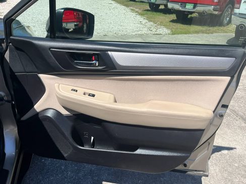 Used 2017 Subaru Outback 2.5i Premium AWD/4WD image 33