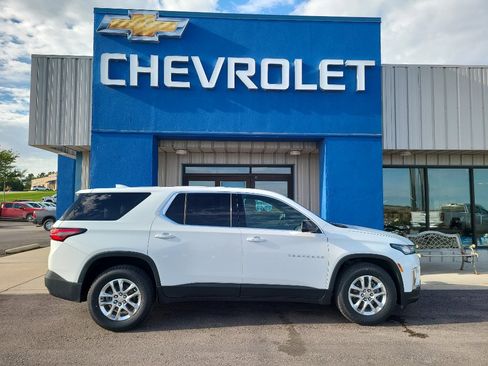 Used 2022 Chevrolet Traverse LS image 5