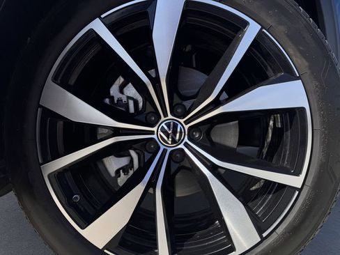 Used 2025 Volkswagen Atlas SEL Premium R-Line AWD/4WD image 9