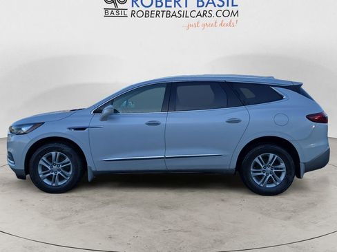 Used 2018 Buick Enclave Essence image 2