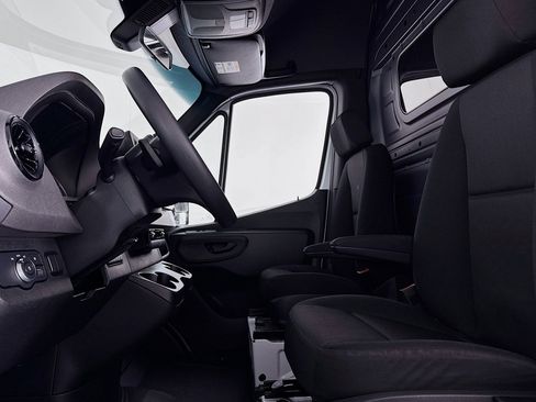 Used 2023 Mercedes-Benz Sprinter 2500 image 16