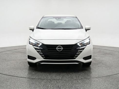 Used 2025 Nissan Versa SV FWD image 2